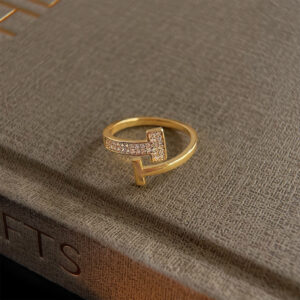 T-shaped zircon ring