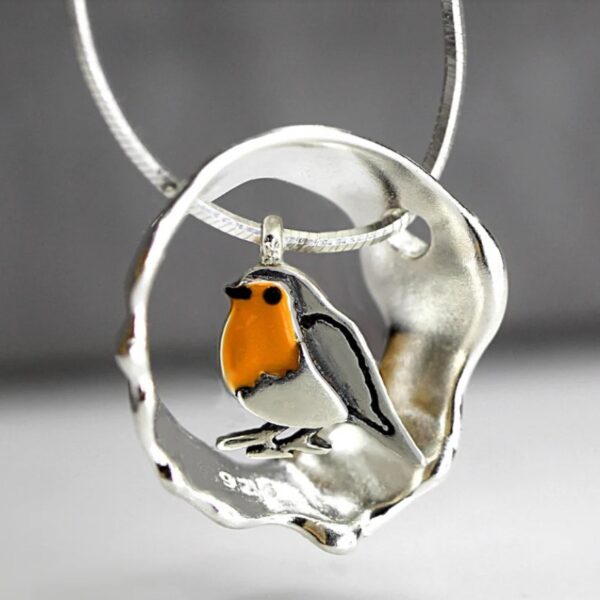 Wholesale Hollow Round Ring Splicing Resin Bird Alloy Pendant Necklace