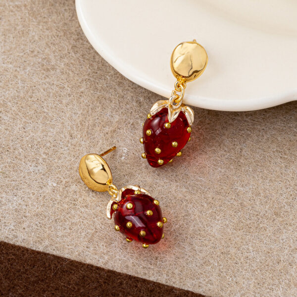 O1CN01YLsgXY1ujUOwAassH_2215125026073-0-cib Wholesale Red three-dimensional strawberry earrings