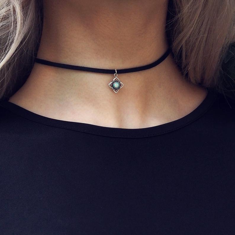 Wholesale Petal Opal Small Pendant Women's Collarbone Chain Veet Short Necklace