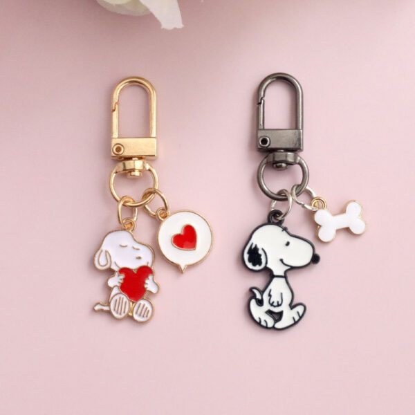 Wholesale Cute Cartoon Snoopy Metal Keychain Women's Exquisite Couple Gift Internet Popular Schoolbag Pendant Commemorative Accompanying Gift