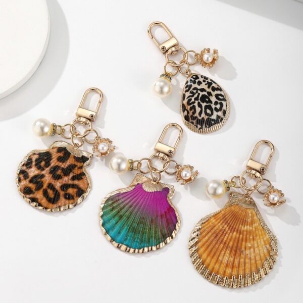 Wholesale Marine life pearl leopard shell keychain