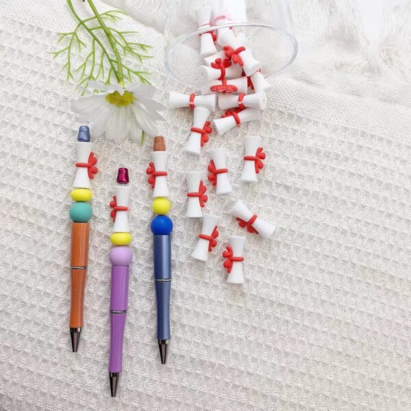 Wholesale 10pcs 3D Graduation Gift Silicone Beads