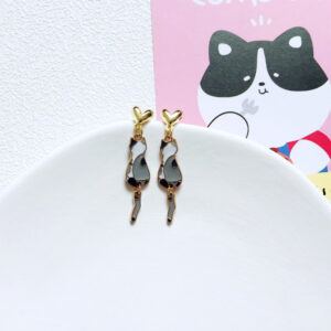 Gray and white cat (pair)