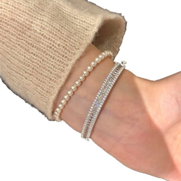 Wholesale Vintage inlaid shiny zircon buckle bracelet