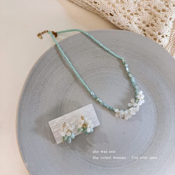 Wholesale Mint Mambo Green Flower Beaded Necklace Cool Clavicle Accessories