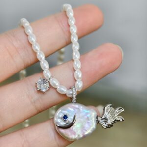 Long fishtail necklace
