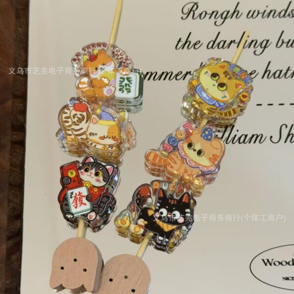 Wholesale Embossed cartoon lucky cat acrylic beads
