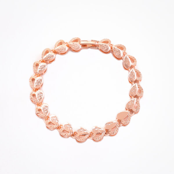 Wholesale Heart-shaped openwork bracelet for Valentine's Day