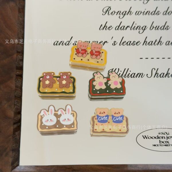 Wholesale 10pcs embossed milk cute bear rabbit acrylic beads