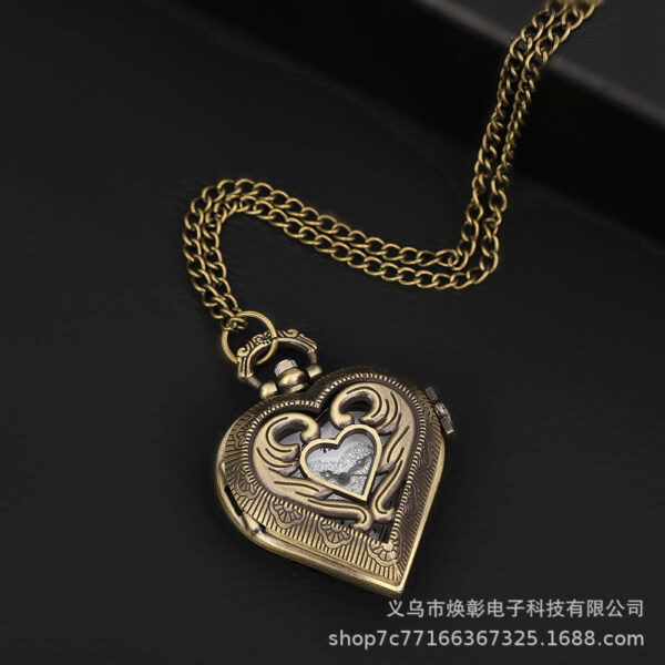 Wholesale Vintage Valentine's Day heart-shaped hollow quartz pocket watch