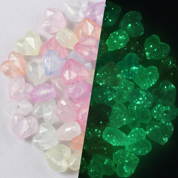 O1CN01aJcTHZ2NBFbbfAeO4_2206452709924-0-cib Wholesale 50pcs luminous colored cut three-dimensional heart-shaped acrylic beads