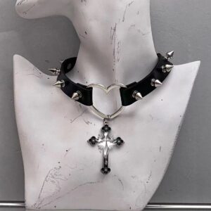 C1142-collar-cross spikes