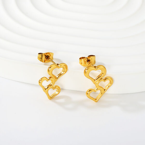 O1CN01aMdz4i1V7bGpnVwn2_2214103262606-0-cib Wholesale 18k Gold-Plated Irregular Hollow Heart Earrings for Women