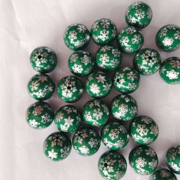 O1CN01aQ5Uh91QErIJqvM0H_2201245431945-0-cib Wholesale 5pcs 20mm Acrylic Christmas Dark Green Snowflake Print Beads