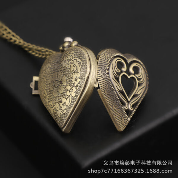Wholesale Vintage Valentine's Day heart-shaped hollow quartz pocket watch