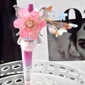 A finished gradient flower beaded pen