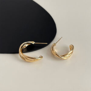 Glossy twisted C- shaped