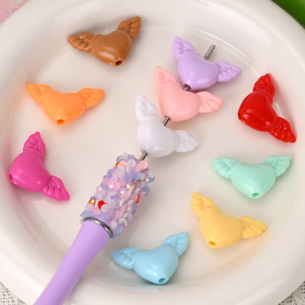 Wholesale Acrylic Heart Wings Necklace Pendant with Hole Beads