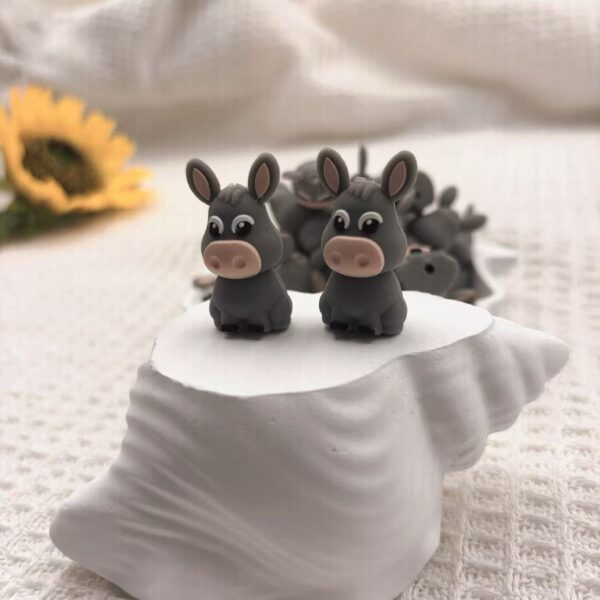 O1CN01bHnGeu2FO3kn7gAij_2216349148869-0-cib Wholesale New Creative Silicone Beads Cartoon Donkey Silicone Beads 10pcs/pack