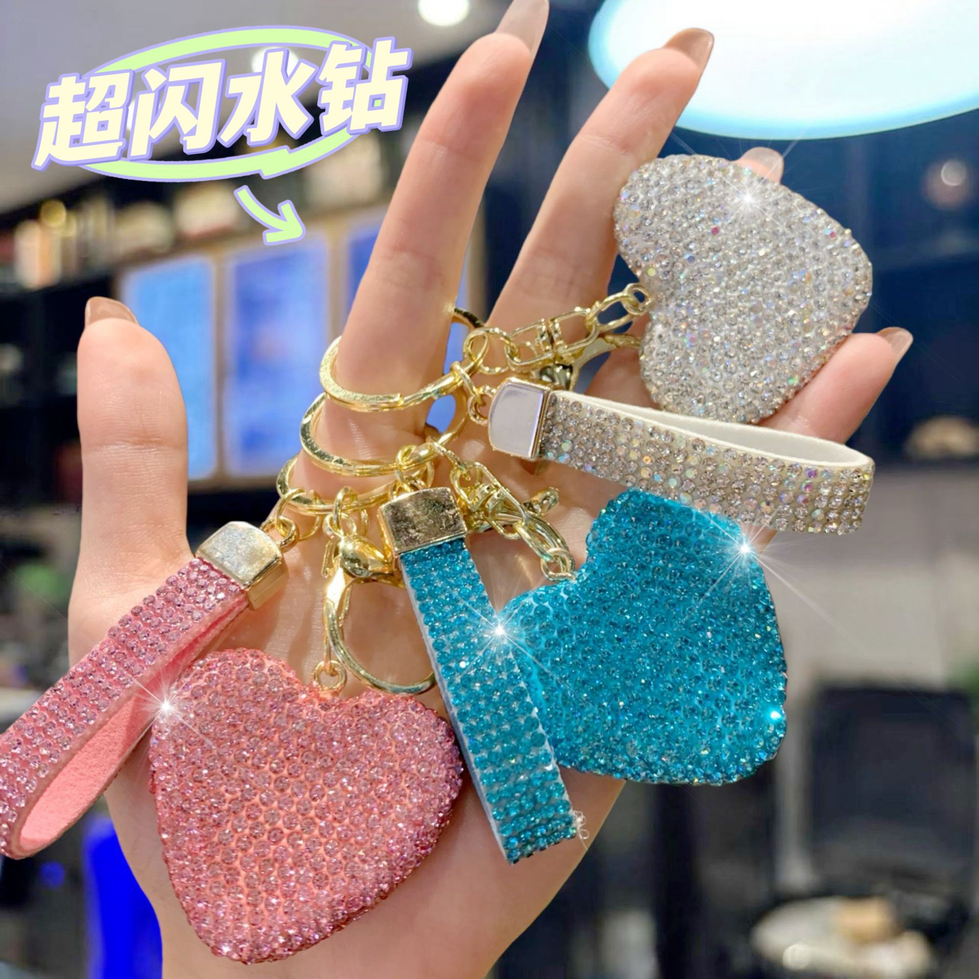 Wholesale Heart-shaped Keychain Full of Love and Diamonds