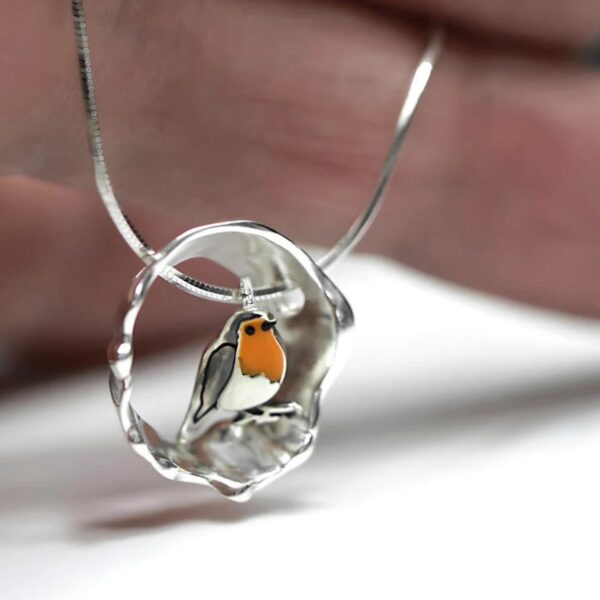 Wholesale Hollow Round Ring Splicing Resin Bird Alloy Pendant Necklace