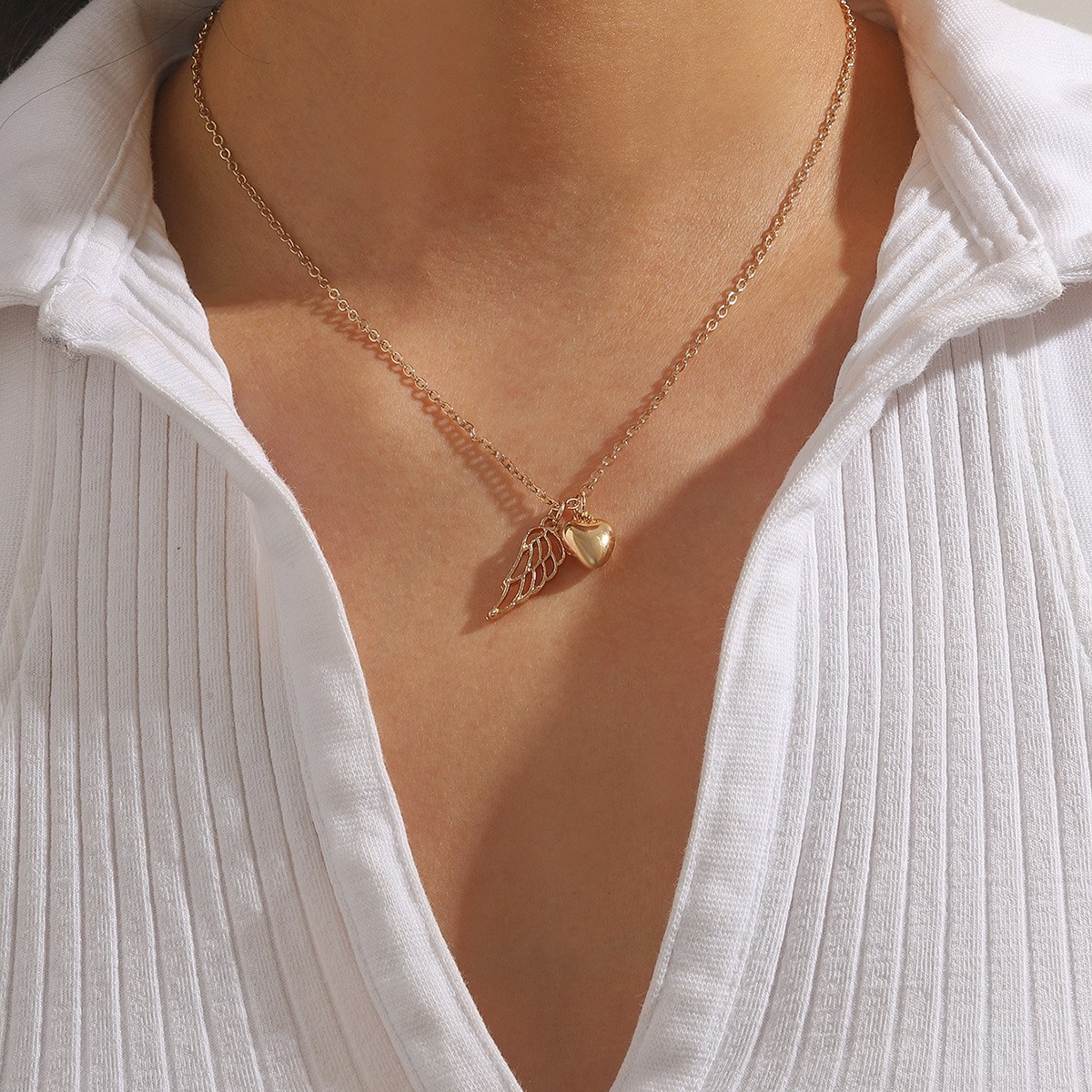 Wholesale Double-flying Tanabata Cole Hollow Wings Love Pendant Necklace