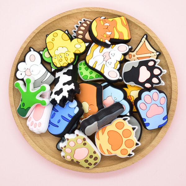 O1CN01bxUVJ11t0m80l3jf2_2207248195840-0-cib Wholesale Random Animal Footprint Cartoon Focal Beads