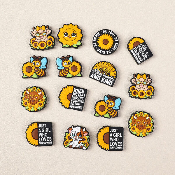 Wholesale 20pcs Sunflower Cartoon Highland Bull Focal Beads