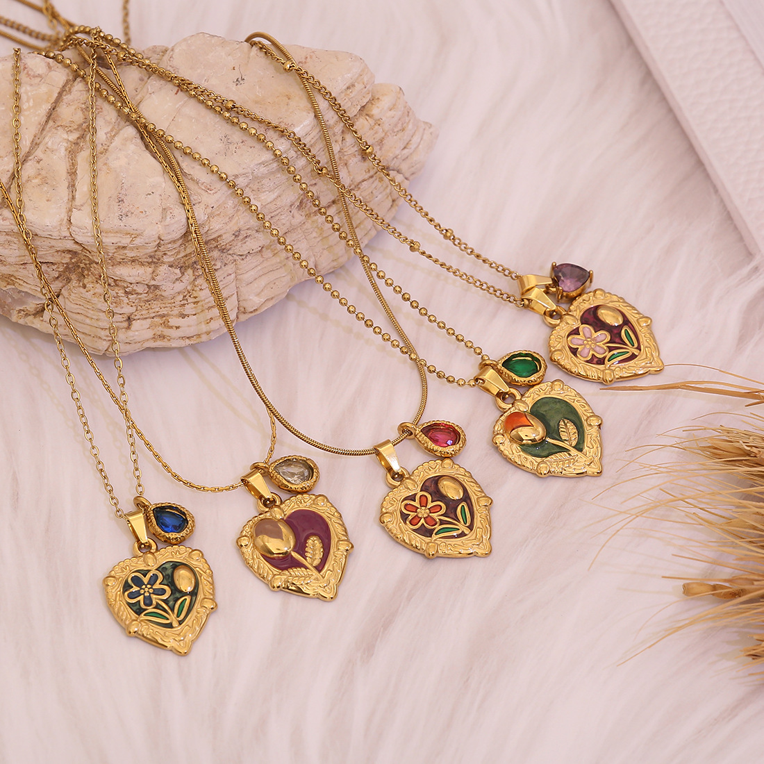 Wholesale Rose Heart-Shaped Pendant Necklace Retro Aessible Luxury Necklace