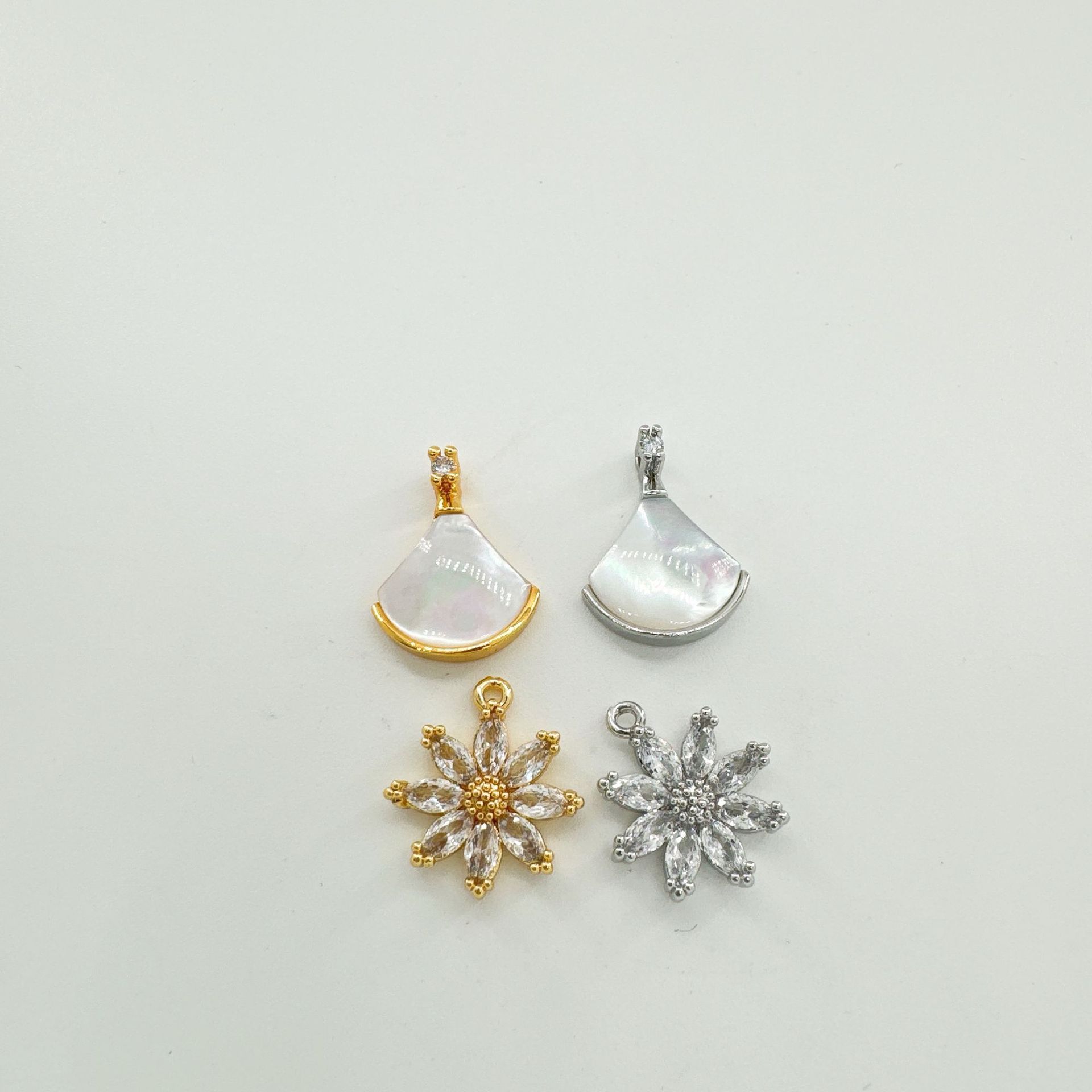 Wholesale 18K gold plated copper natural shell inlaid fan shaped heart pendant