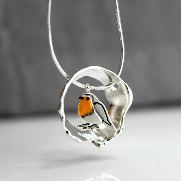 Wholesale Hollow Round Ring Splicing Resin Bird Alloy Pendant Necklace