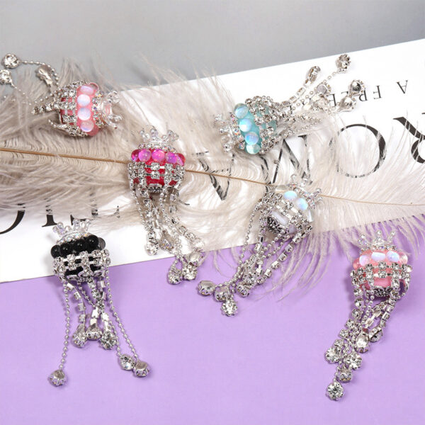 O1CN01cU1dcG1l4QNljub5t_2219500044765-0-cib Wholesale rhinestone studded bead cat eye crown tassel diamond beads