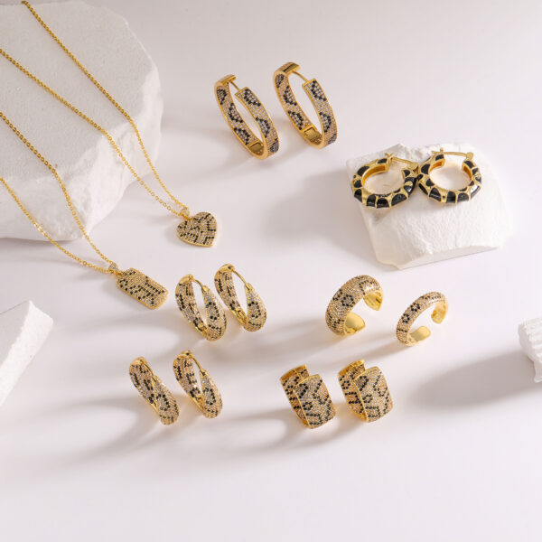 Wholesale light luxury snake leopard print necklace jewelry suit