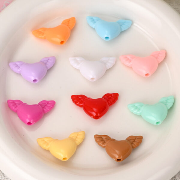 Wholesale Acrylic Heart Wings Necklace Pendant with Hole Beads