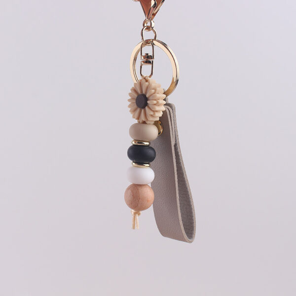 Wholesale Cartoon Daisy Pendant Leather Keychain
