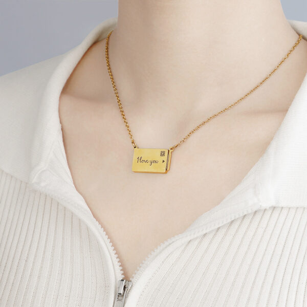 Wholesale Pull out phase box with engraved necklace