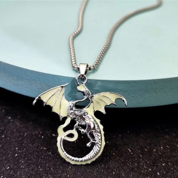 O1CN01dWZEhS2IVKdjtbHKk_3919529291-0-cib Wholesale Peripherals Flying agon Luminous Necklace