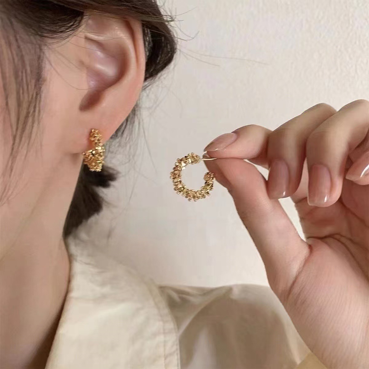 Wholesale Golden crushed stone shaped semi-circular earrings