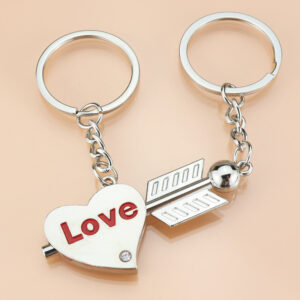 H-067 an arrow through the heart key chain