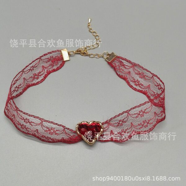 Wholesale Hollow out red lace heart-shaped collarbone chain