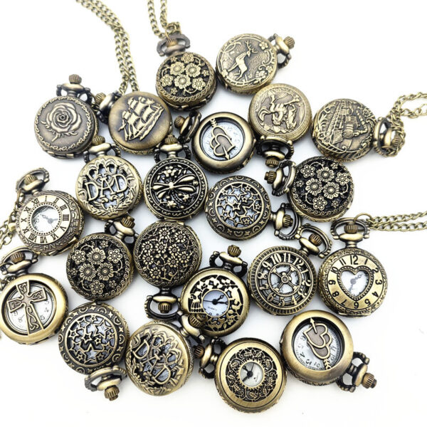 Wholesale Vintage small quartz heart-shaped hollow gear pocket watch