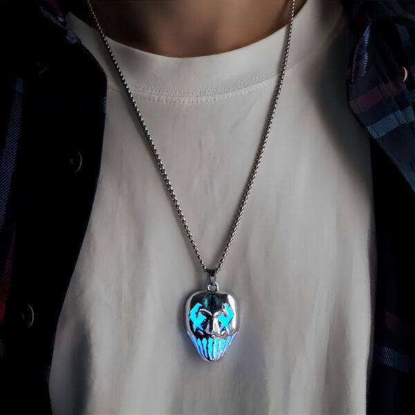 O1CN01eBCgqg2IVKo2rtDQZ_3919529291-0-cib Wholesale Luminous Mask Skull Face Necklace