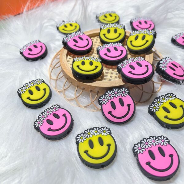 O1CN01eBR5yf2FO3kxZ2WSi_2216349148869-0-cib Wholesale 2D smiley face flower silicone cartoon beads 10pcs/pack