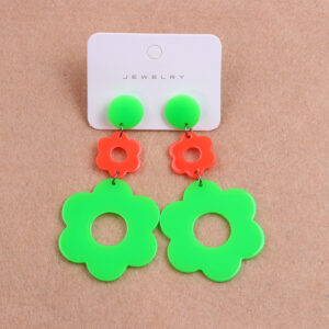 Fluorescent green-contrast color flower