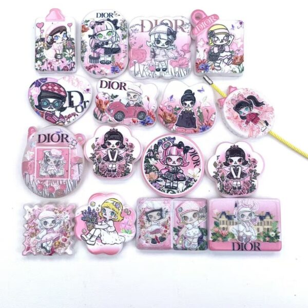O1CN01ekoP7Z1l5L9Lq4obr_2221007554767-0-cib Wholesale style double-sided embossed printed beaded bag charms and aessories.