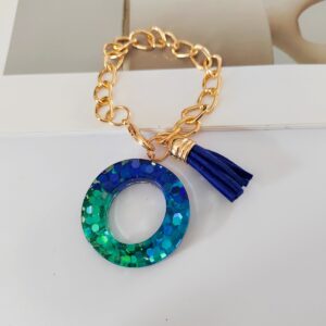 Blue chain letter o