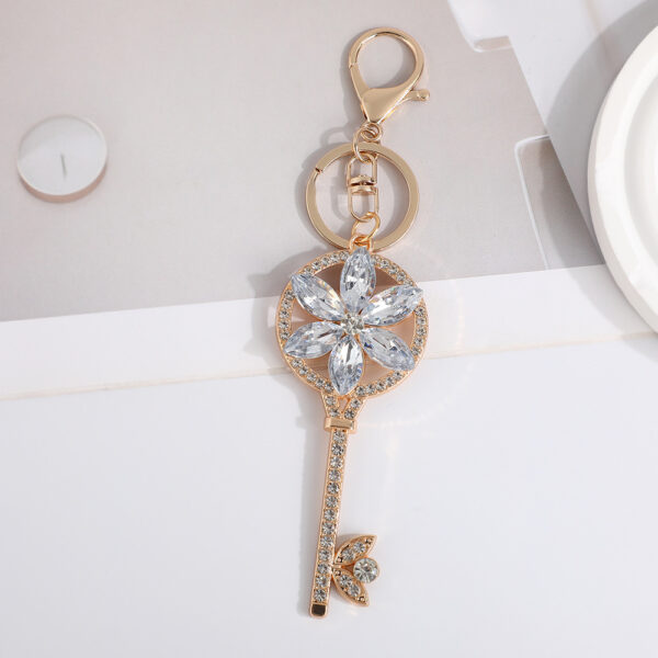Wholesale Lucky Clover Flower with Water Diamond Metal Keychain