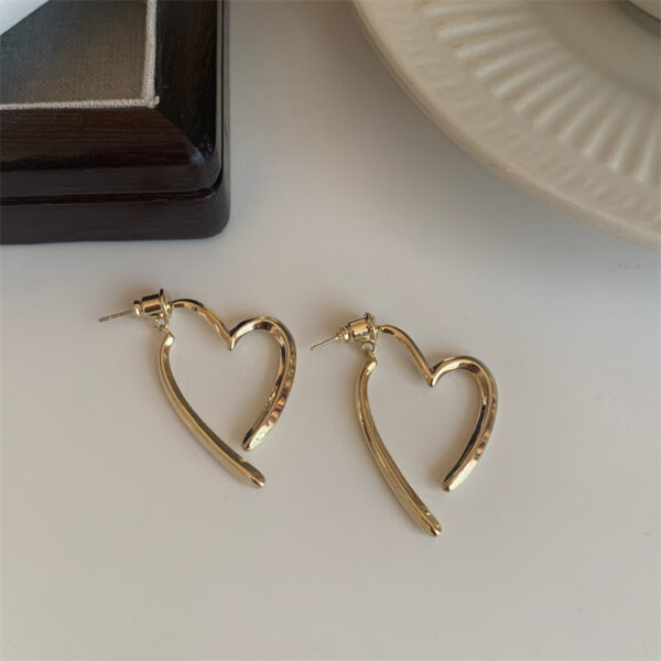 Wholesale Electroplated gold opening heart-shaped earrings