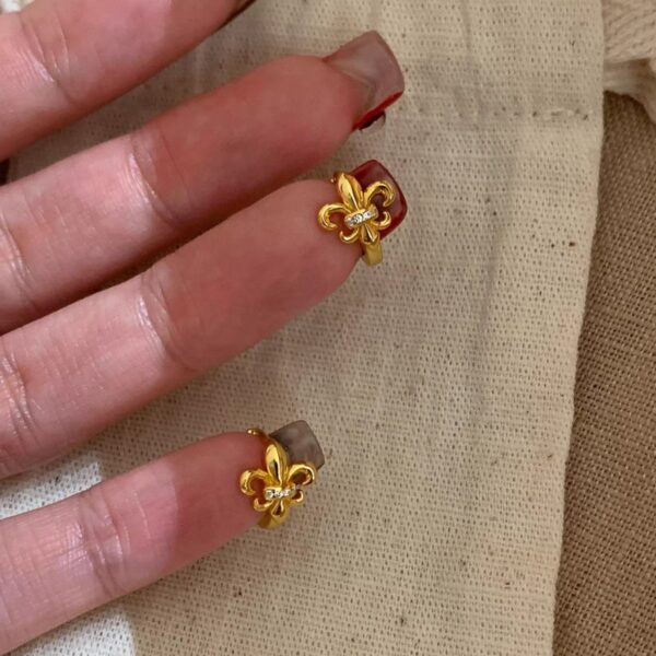 O1CN01fGTYJl1mGA96BAYKU_2215649434926-0-cib Wholesale Vintage classical iris flower micro-inlaid hoop earrings